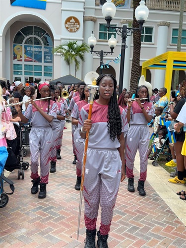 Performers-showcasing-the-spirit-of-Bahamas-Goombay-Broward