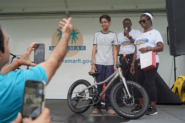 Bike-Giveaway-at-Play-It-Safe-Palooza