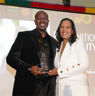 Commissioner Colbourne presents Juneteenth award to Rodney Best